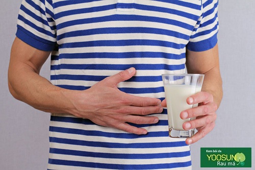 Trẻ bị dị ứng lactose trong sữa mẹ