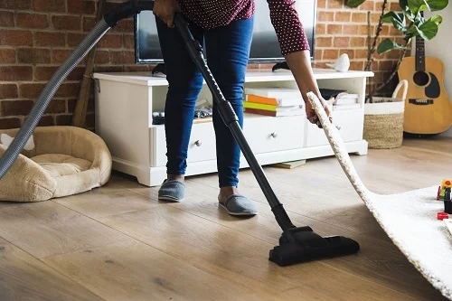 trẻ bị muỗi đốt sưng tấy