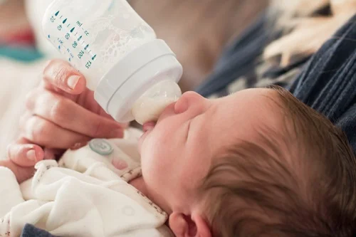 Cách nhận biết bé bị dị ứng sữa công thức
