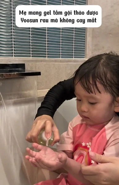 review về gel tắm gội thảo dược Yoosun Rau má có tốt không