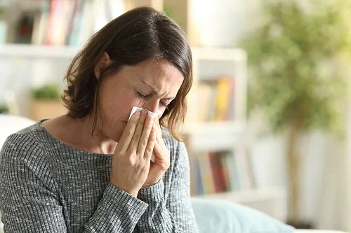 Viêm mũi dị ứng sưng mắt