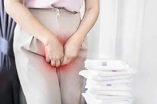 dấu hiệu dị ứng với băng vệ sinh