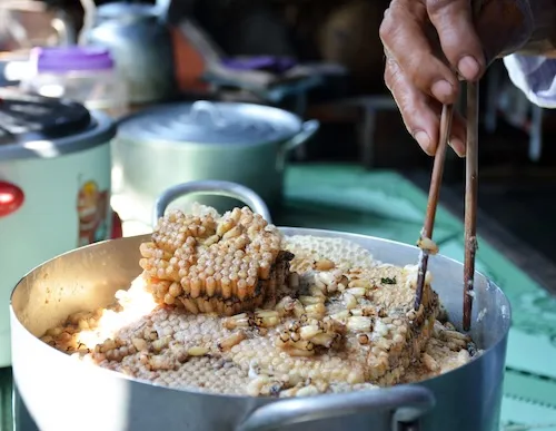 làm gì khi bị dị ứng nhộng ong