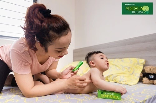 Trẻ bị hăm nách