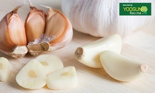 Cách trị mụn bằng tỏi có tốt không