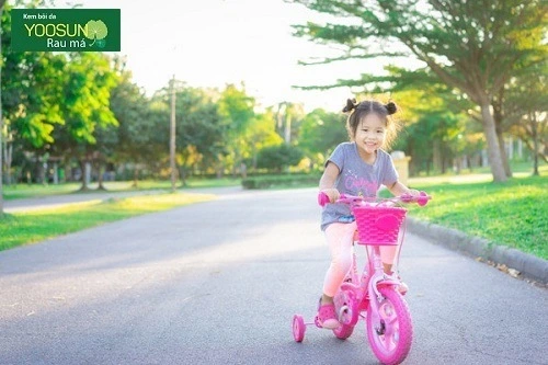 Hướng dẫn tắm nắng cho trẻ đúng cách