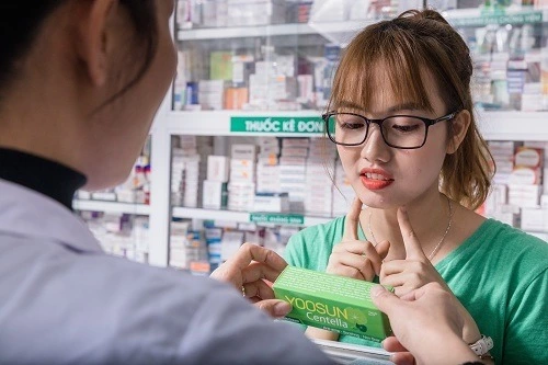 Cách xử lý khi bị dị ứng nước hoa hồng loreal