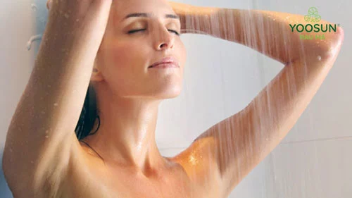 Bị nổi rôm sảy ở cổ nên tránh gì