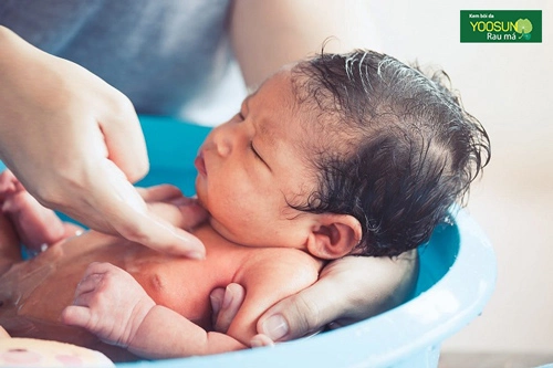 Cách trị rôm sảy ở cổ trẻ sơ sinh 