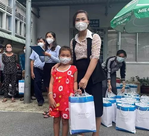 Công ty đại bắc tặng quà tết thiếu nhi