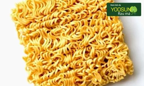 tại sao ăn mì tôm lại nổi mụn