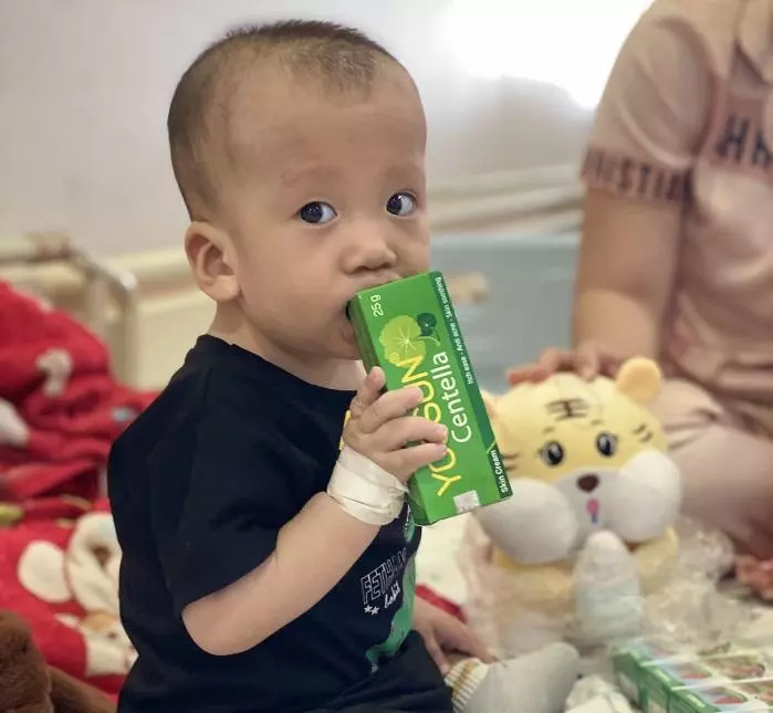 Nhãn hàng kem bôi da yoosun rau má tặng quà cho các bé