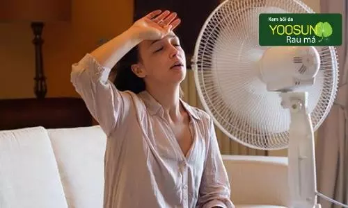 Nổi mề đay có được nằm quạt không