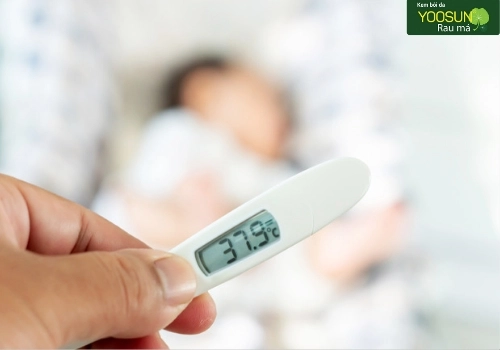 Trẻ bị chân tay miệng sốt mấy ngày