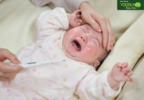 Trẻ bị tay chân miệng bị sốt