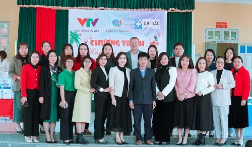 Nhãn hàng kem rau má trao học bổng