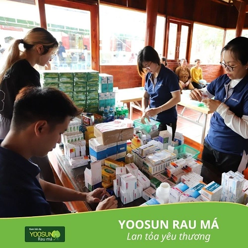 Yoosun rau má lan tỏa yêu thương
